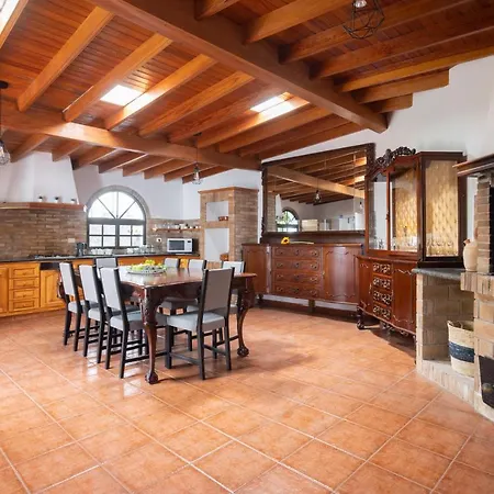 Daire Home2book Charming House & Jacuzzi *