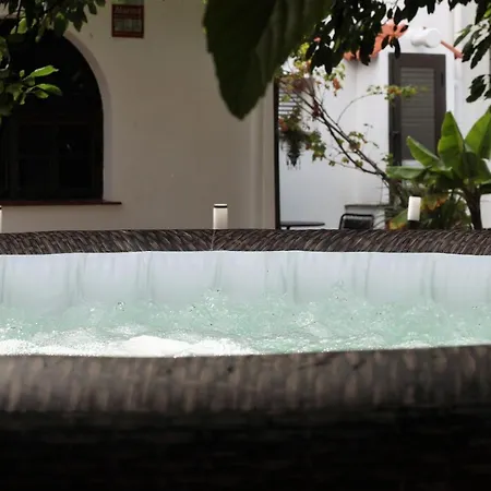 Home2book Charming House & Jacuzzi Daire *